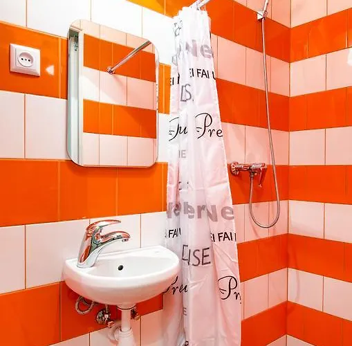 Apartment On Rappoporta 7a-1 *